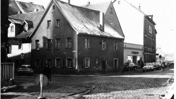 In der Sutte 11 (rechts neben dem Flachbau) hat Thomas Gottschalk als Kind gewohnt, bis die Familie 1957 in dem neu gebaute Haus am Galgenberg eingezogen ist. Foto: Archiv/Stephan Tiroch