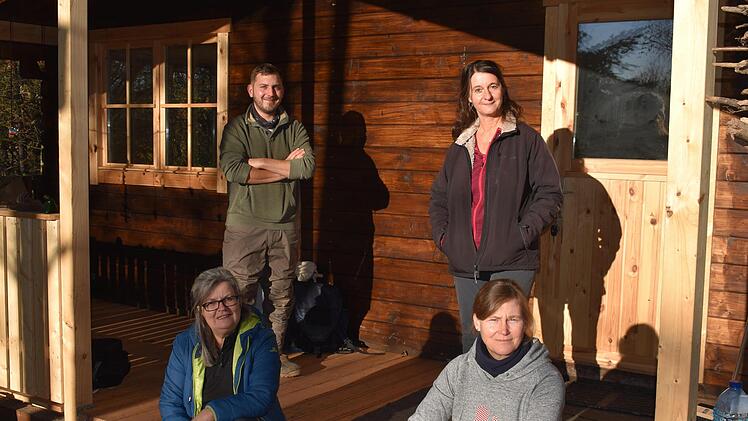 Das Team des Kindergarten v. li.  Gabriele Morath, Stephen Rundell (Leiter), Heidi Wolf und Stephanie Netzel. Foto: Andreas Lomb