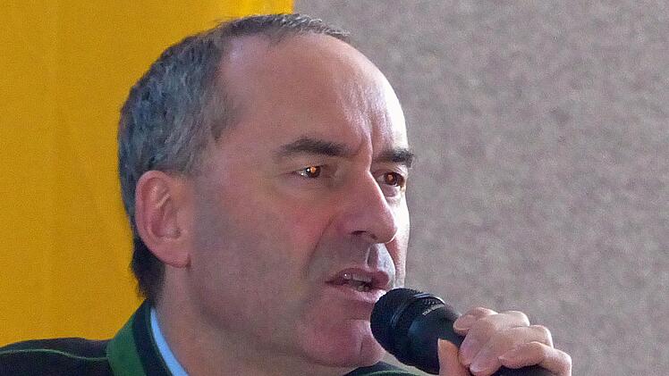 Wirtschaftsminister Hubert Aiwanger lobte den Fortschritt in Sachen erneuerbare Energien in der Region Main-Rhön.