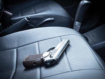 Herzogenaurach: Polizei entdeckt Revolver in geparktem Auto