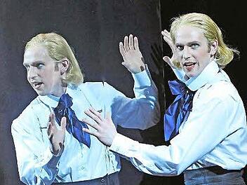 Joel Annmo verkörpert die Titelrolle in "Dorian Gray". Roland Fisters Musical-Oper wird am Samstag in Coburg uraufgeführt.Fotos: Andrea Kremper