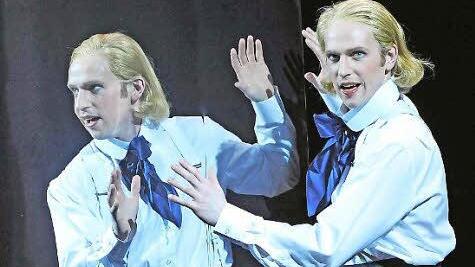 Joel Annmo verkörpert die Titelrolle in "Dorian Gray". Roland Fisters Musical-Oper wird am Samstag in Coburg uraufgeführt.Fotos: Andrea Kremper