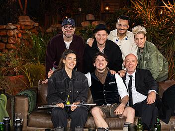 In der 13. Staffel "Sing meinen Song" sind wieder prominente Musiker zu Gast (von oben links nach unten rechts): Mark Forster, Johannes Oerding, Giovanni Zarrella, Deine Cousine, Frida Gold, Tream und Der Graf von Unheilig.