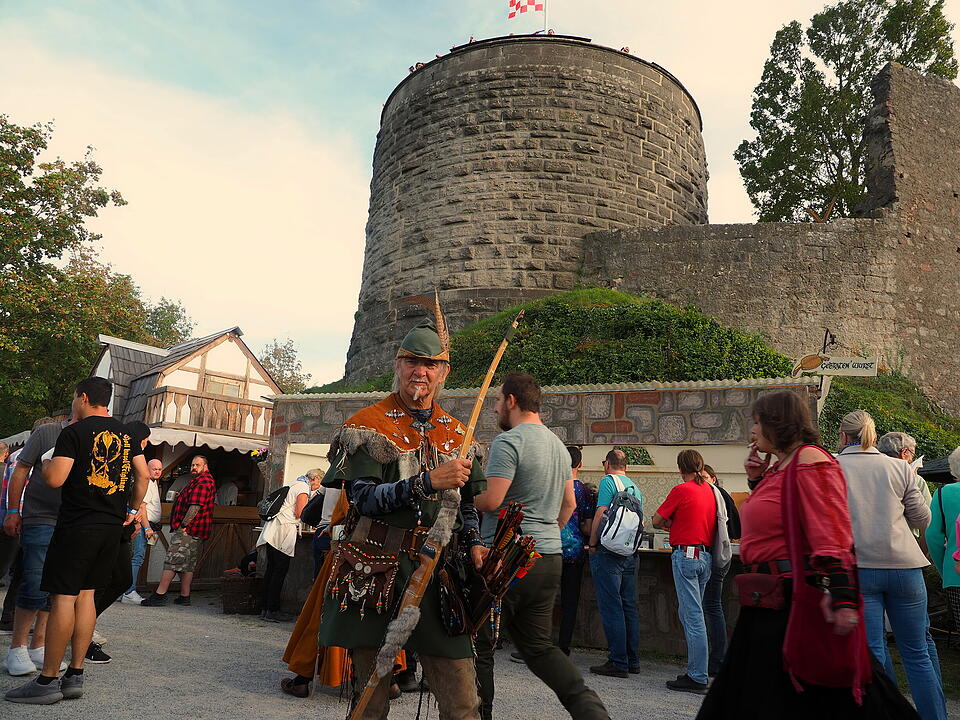 Buntes Treiben auf der Burg.