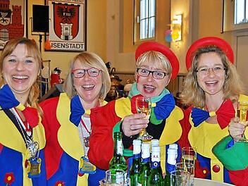 Bunte Kostüme prägten das Faschingstreiben im Tattersall, mit dem am Faschingsdienstag das närrische Treiben der Saison 2016 in Bad Kissingen beendet wurde. Foto: Sigismund von Dobschütz