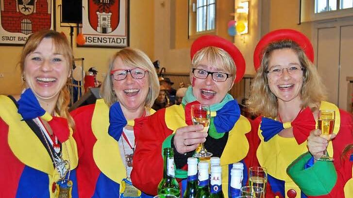 Bunte Kostüme prägten das Faschingstreiben im Tattersall, mit dem am Faschingsdienstag das närrische Treiben der Saison 2016 in Bad Kissingen beendet wurde. Foto: Sigismund von Dobschütz