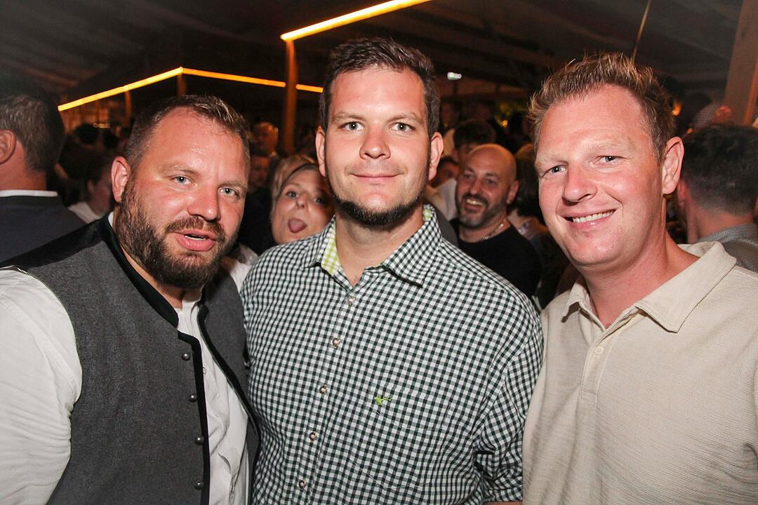 Tanzen, Feiern, Mitsingen &ndash; bayerische Partystimmung bis Mitternacht.