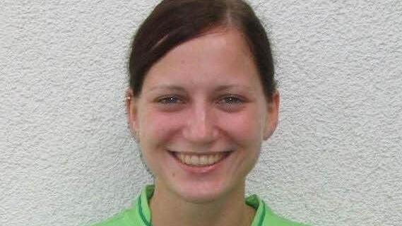 Da die Volleyballerinnen der SpVgg Ermershausen bisher bei der Trainersuche nicht fündig geworden ist, übernimmt Spielführerin Kerstin Käferlein diesen Job und fuhr zum Auftakt mit dem neu formierten Team gleich zwei Siege ein.