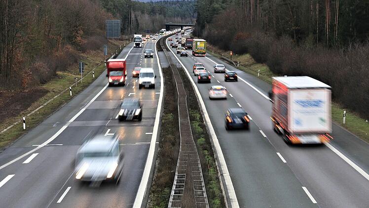 Auf der A9 ist immer viel los - wenn dann noch die Ferien beginnen, kommt es schnell zu Staus verbunden mit Unf&auml;llen. Foto: Ferdinand Merzbach