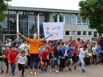 Am Start waren die Kinder kaum zu halten.    Foto: Thomas Sch&ouml;bel
