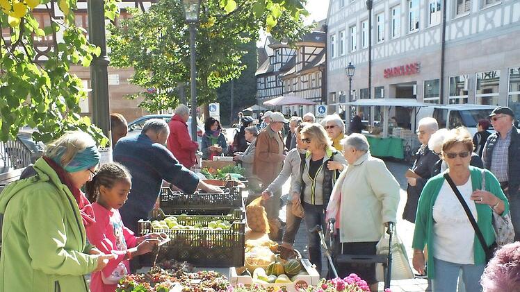 Reger Andrang herrschte bei dem Markt, um "Ernte zu teilen".  Foto: maw