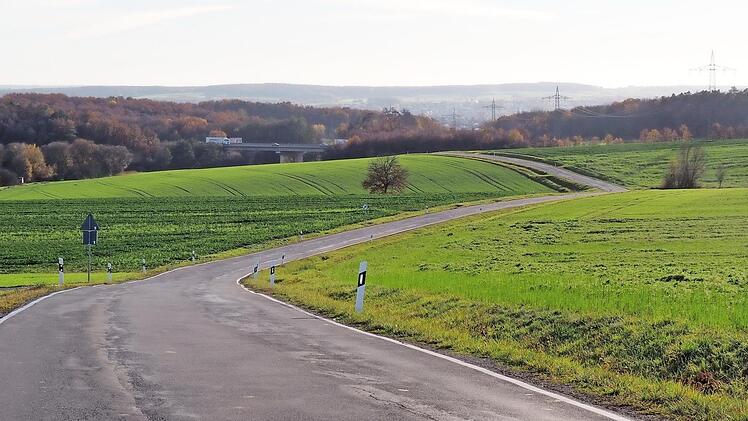Ein wichtiger Lückenschluss wäre ein Radweg von Amlingstadt nach Hirschaid. Hier ein Abschnitt der Kreisstraße BA 25. Foto: Andrea Spörlein