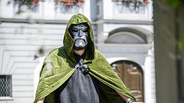 Memmingen l&auml;dt Marvel mit Humor-Video zum Avengers-Start ein