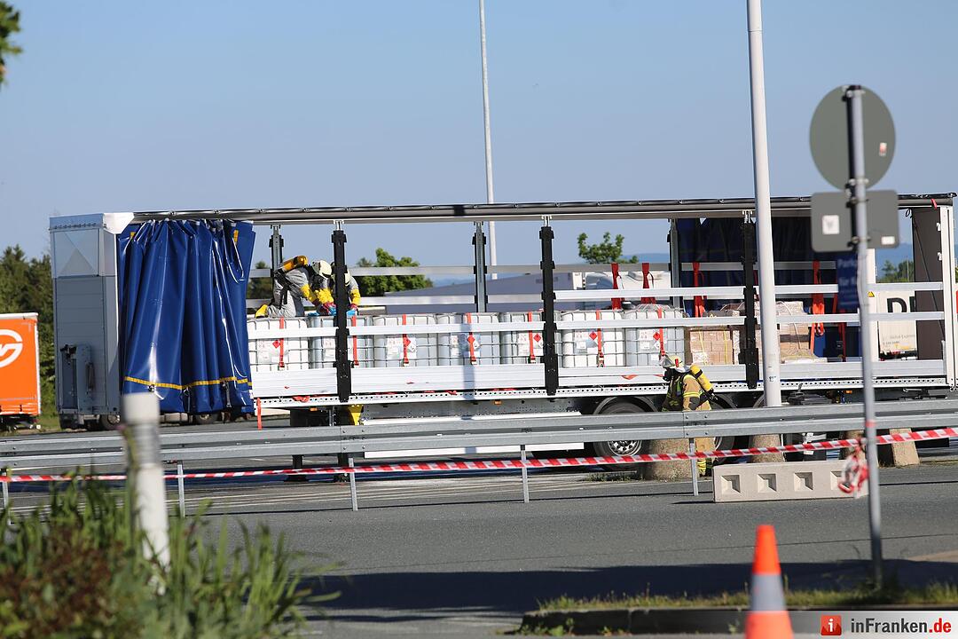 Explosionsgefahr im Kreis Hof: Aufgeheizter Gefahrguttransporter droht zu explodieren