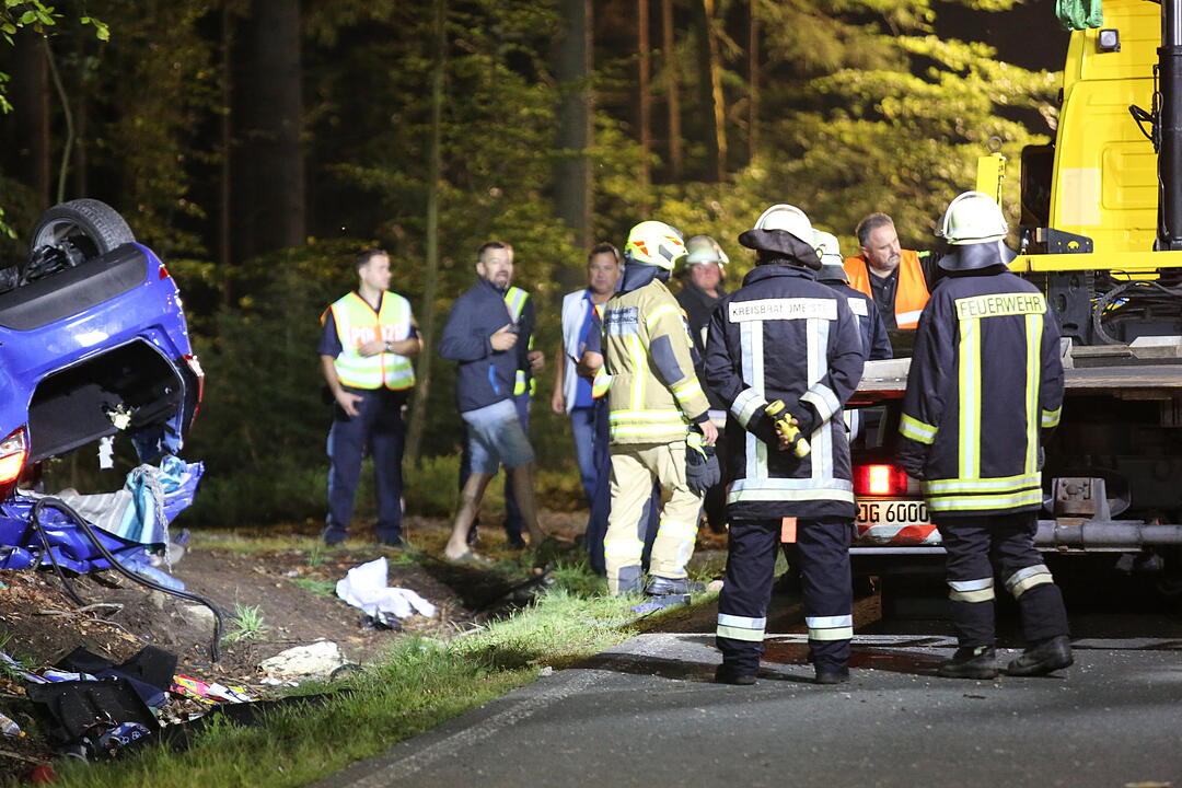 Auto überschlägt sich im Kreis Bayreuth – zwei junge Frauen sterben
