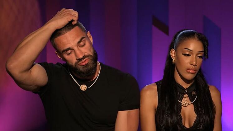 Getrennter geht nicht: Zwischen Aleks und Vanessa gerrscht Eiszeit.