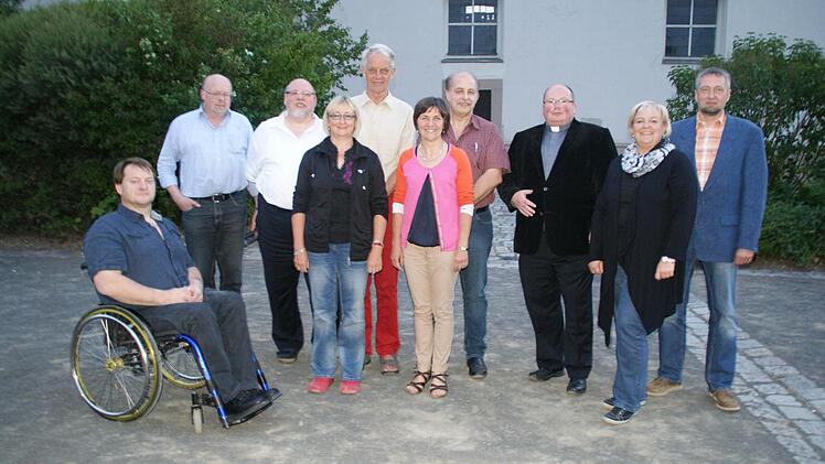 Die neue Vorstandschaft des Dekanatsrates Haßberge, die am Dienstag in Limbach gewählt wurde (von links): Delegierter Wolfgang Neuhöfer, Dekanats-Geschäftsführer Rudi Langer, stv. Dekan Martin Wissel, Delegierte Michaela Selig, 2. Vorsitzender Alfred Neugebauer, 1. Vorsitzende Klaudia Schwarz, Delegierter Horst Gehring, Dekan Stefan Geßner, Schriftführerin Sabine Weinbeer und 3. Vorsitzender Ralf Nowak.