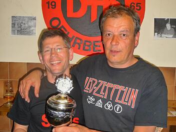Kickerchamps 2017: Marco Sell (links) und Wolfgang Markart bestritten das Oehrberger Turnier ohne Niederlage.  Foto: Ralf Schlereth