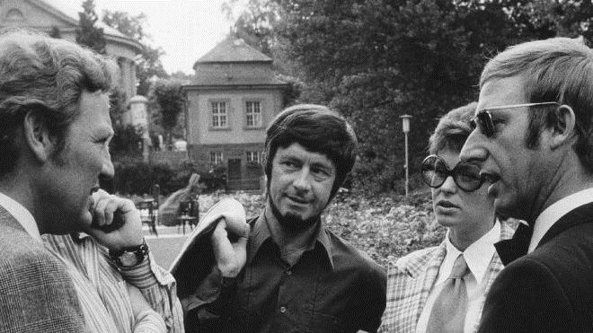 Der damalige Kurdirektor Walter Rundler (links) im Gespräch unter anderem mit Günter Noris.