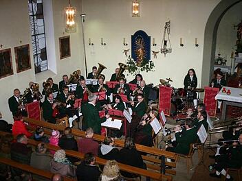 Gut besucht war  das Adventskonzert der Trachtenkapelle in der Kirche "St. Matthias" in Theinfeld. Foto: Winfried Rentsch