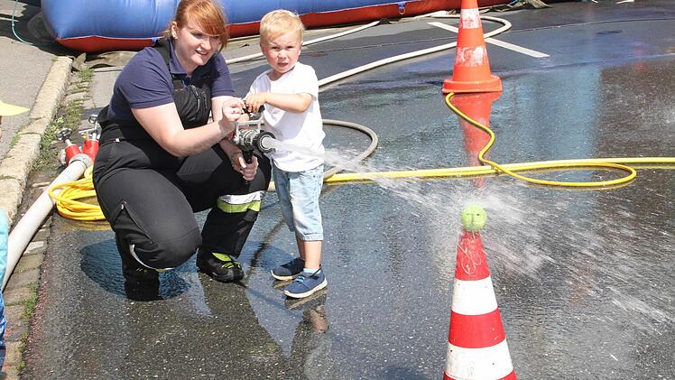 Nass ging es bei der Feuerwehr zu. Foto: Gerda Völk