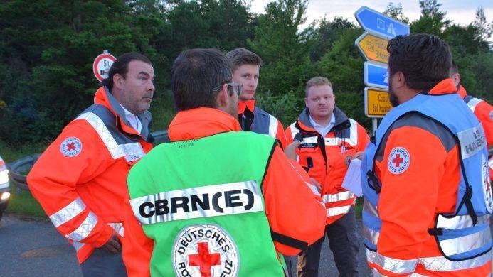 Aus Hassfurt war die CBRN (E) Einheit gekommen, die bei Unfällen mit chemischen, biologischen, radioaktiven und explosiven Substanzen angefordert wird. Foto: Friedrich