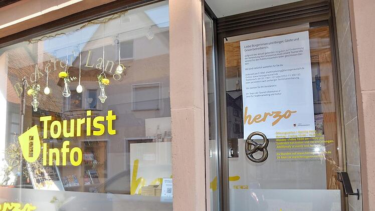 Wie andere städtische Einrichtungen auch, hat die Touristinfo in der Hauptstraße ebenfalls geschlossen.