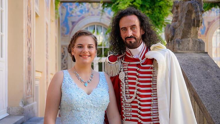 Quellenkönigin und Fürst Rákóczi freuen sich auf das Fest.