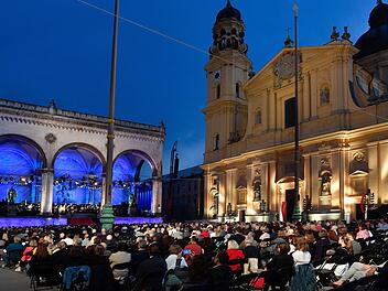 Am Samstag, 12., und Sonntag, 13. Juli, wandelt sich der Münchner Odeonsplatz wieder zum schönsten Konzertsaal Münchens. Das Symphonieorchester des Bayerischen Rundfunks und die Münchner Philharmoniker spielen. Daniil Trifonov (Klavier) und Lisa Batiashvili (Violine) sind die Solisten.