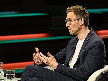 Journalist Veit Medick kritisierte Schwarz-Rot und &auml;u&szlig;erte Zweifel, dass die geplanten Reformen die n&ouml;tige Erleichterung im Land bringen.