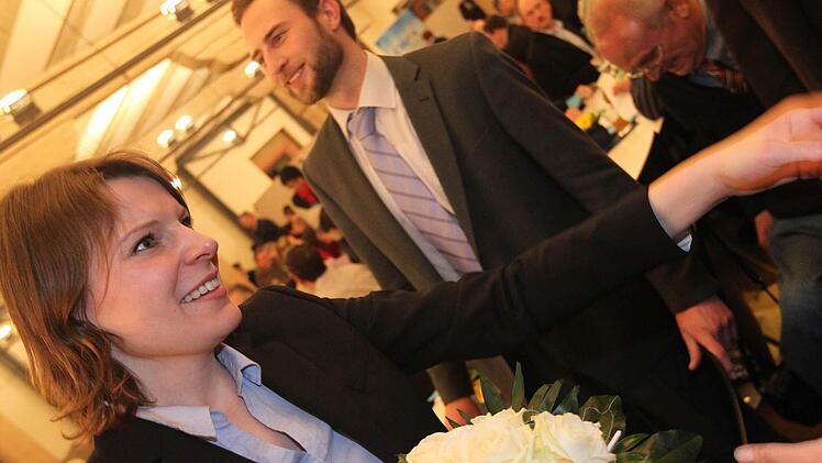 Blumen für Emmi Zeulner neben ihrem Freund Frederik Seidel.