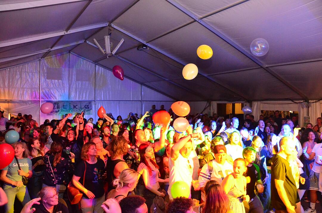 Party mit der Band "CAVELAND"