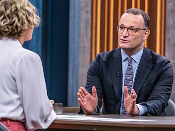 Caren Miosga fiel CDU-Politiker Jens Spahn ins Wort.