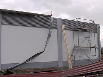 Die Schäden am Supermarkt in Igensdorf Foto: Petra Malbrich