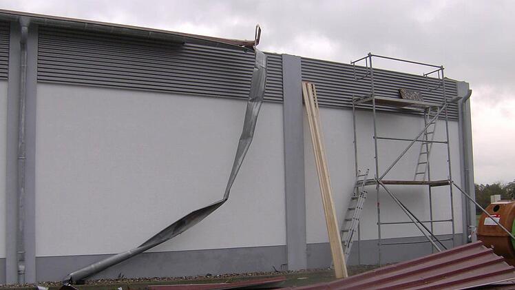 Die Schäden am Supermarkt in Igensdorf Foto: Petra Malbrich
