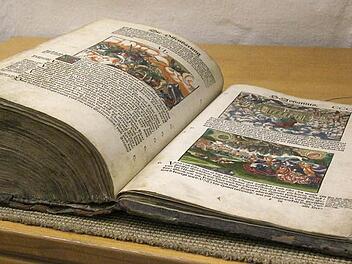 Die Lutherbibel aus dem Jahr 1541 im Bestand der Coburger Landesbibliothek. Sie kann online eingesehen werden. Fotos: Simone Bastian