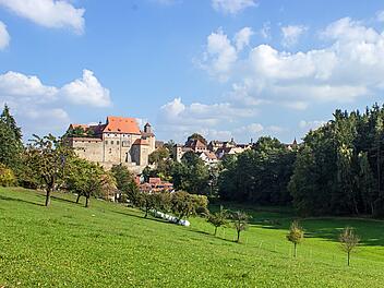 Cadolzburg: Mittelalterliches Burgleben live erleben - Cadolzburg lädt zu Burgbelebung und Familientag