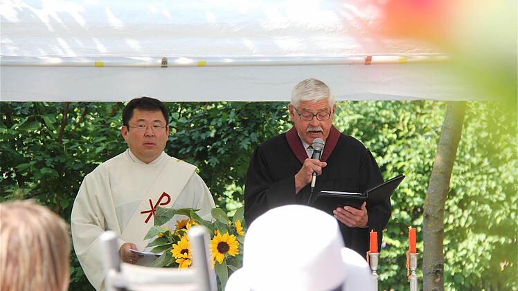 Vor der Feier hielten Diakon Kim Sell (links) und Prädikant Klaus Vosshage einen ökumenischen Gottesdienst.