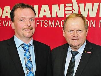 Hugo Neugebauer, Präsident der Handwerkskammer für Unterfranken, bedankte sich bei Günter Goll für die Bereitschaft, in Zukunft als Sachverständiger zur Verfügung zu stehen.  Foto: D. Röper, HWK Unterfranken