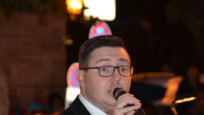 Andreas Casper moderierte den Konzertabend und sang auch selbst als Solist.