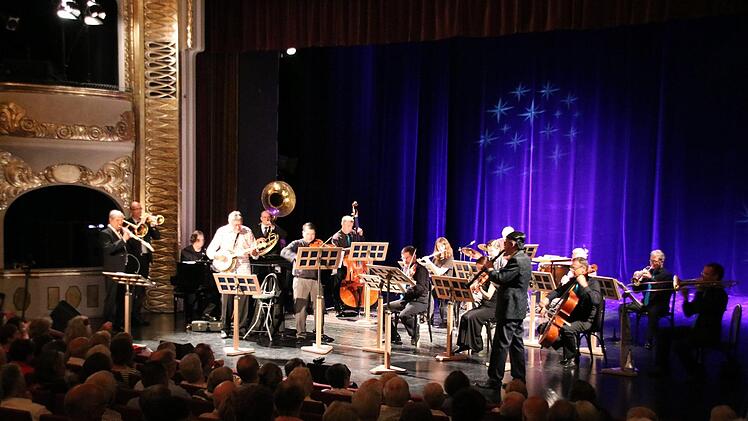 Die Frankfurt Swing All Stars standen zum ersten Mal mit dem Bad Kissinger Kurorchester auf der Bühne. Foto: Ralf Ruppert