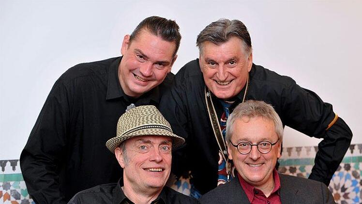 Helmut Haberkamm (rechts unten) mit dem Musiktrio Arne Unbehauen (links oben), Winni Wittkopp (rechts oben) und Andy Dorn (links unten)