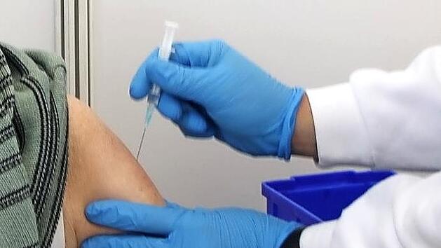 Reaktionen an der Einstichstelle sollen laut einer Studie von Medizinern der Erlanger Uniklinik bei Patienten mit Immuntherapien deutlich seltener vorkommen als bei Gesunden.