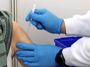 Reaktionen an der Einstichstelle sollen laut einer Studie von Medizinern der Erlanger Uniklinik bei Patienten mit Immuntherapien deutlich seltener vorkommen als bei Gesunden.