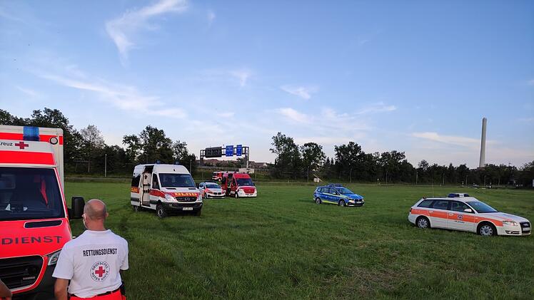 Frau in Erlangen von verwilderter Insel in der Regnitz gerettet