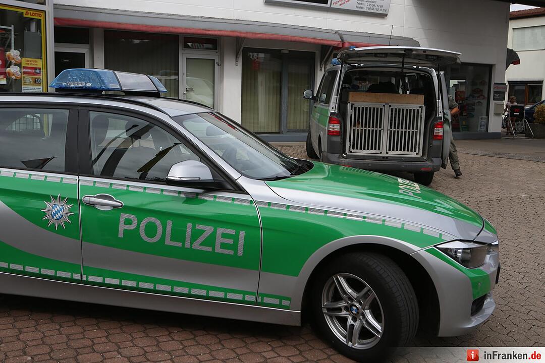 Bewaffneter Raubueberfall auf Geiselwinder Tankstelle - Polizei findet Bargeld