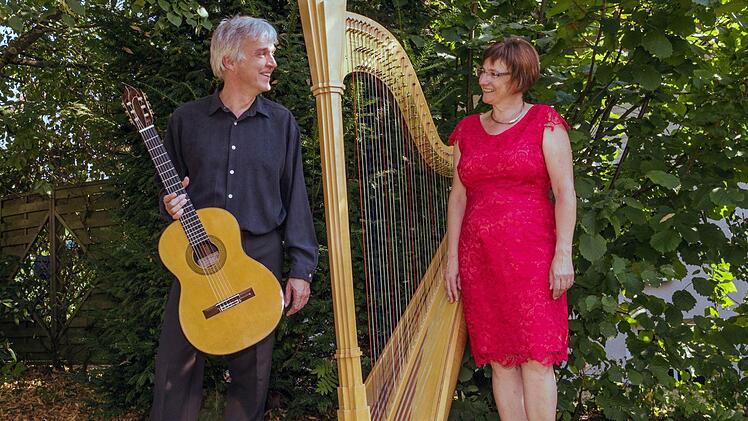 Gernot Hammrich und Susanne Schumm spielen zum Auftakt der Gitarrentage.  Foto: pr