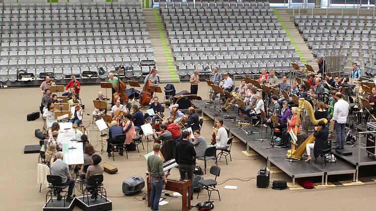 Impressionen von der Generalprobe für die Handball-Sinfonie in der HUK-Arena mit dem Philharmonischen Orchester Landestheater CoburgFoto: Jochen Berger