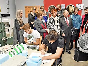 Das Landtagspr&auml;sidium besucht die Design-Fakult&auml;t in Coburg.  Foto: Bayerischer Landtag