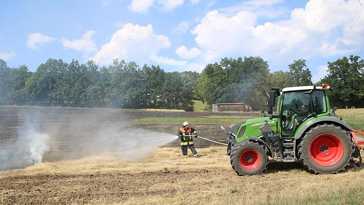 Bei Burghaig brannte am Montagnachmittag ein Feld. Foto: Jürgen Gärtner